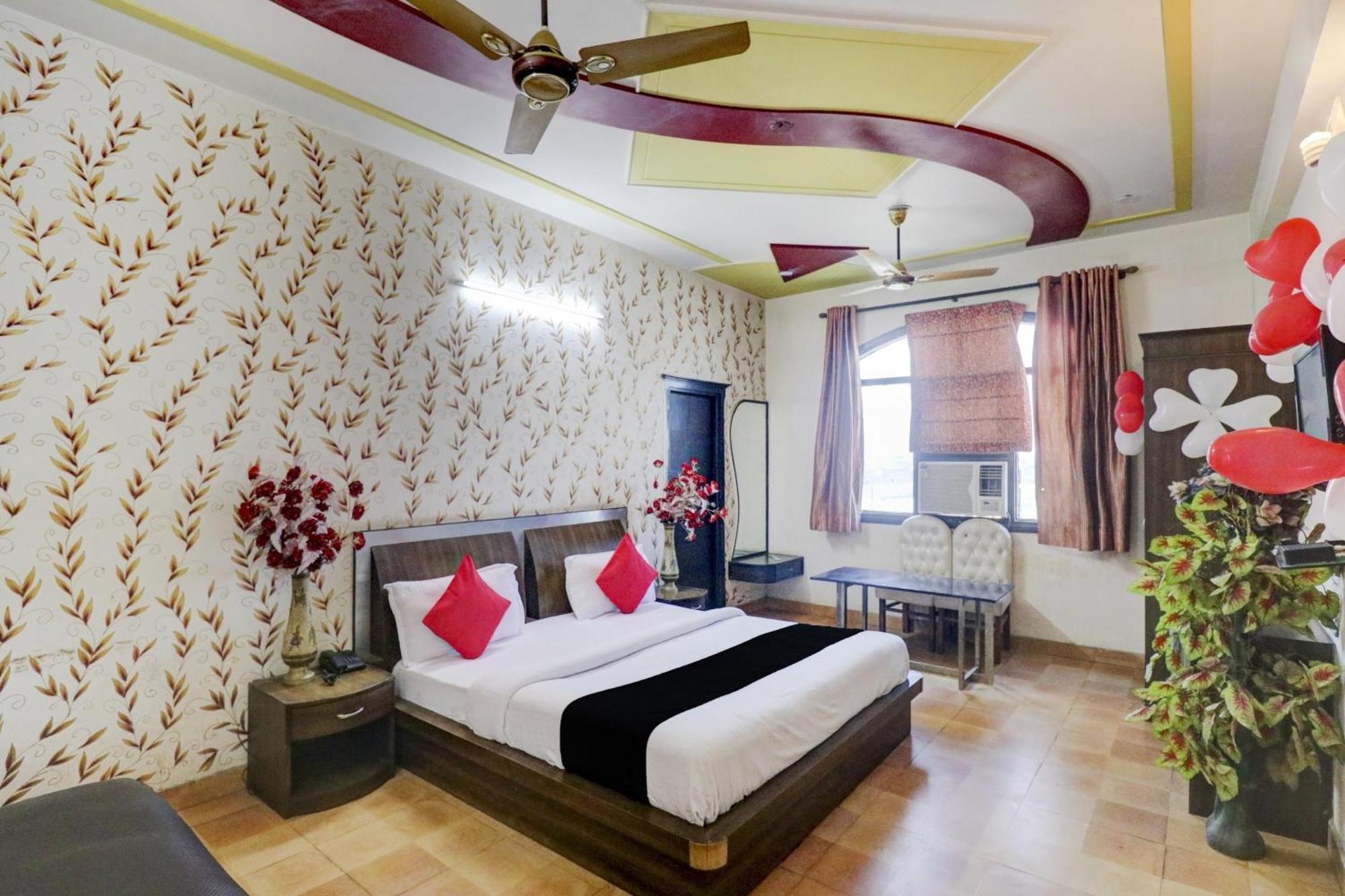 Hotel O Mukut Mahal Meerut Exterior photo