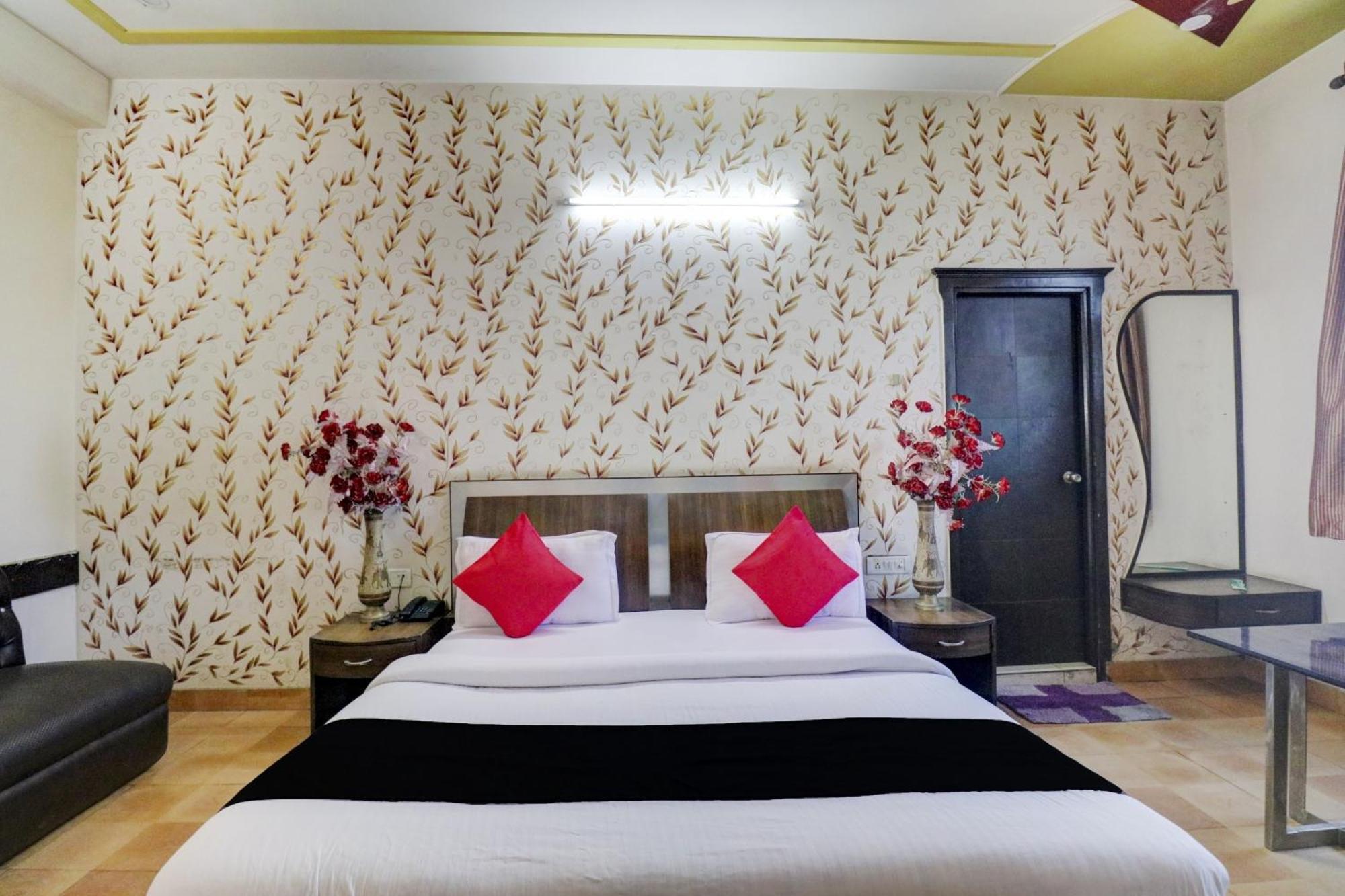 Hotel O Mukut Mahal Meerut Exterior photo